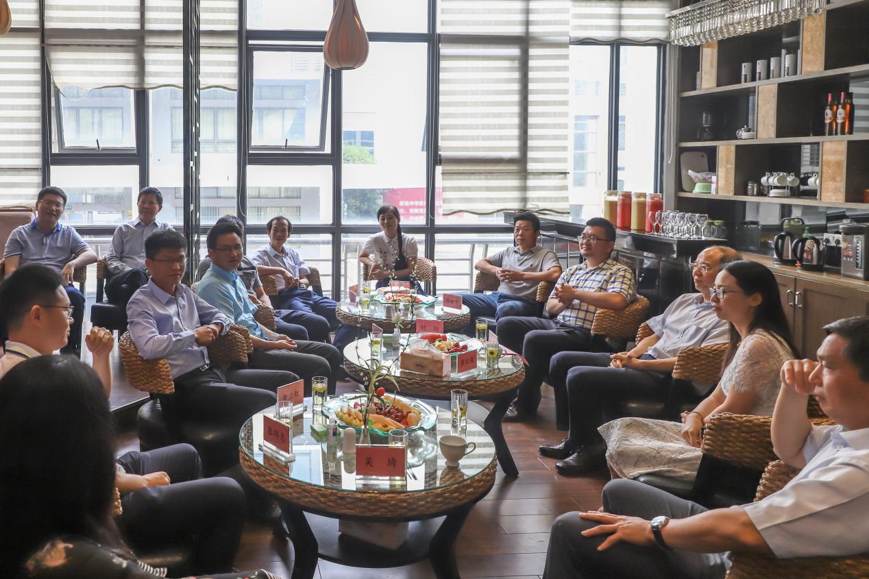 leyu乐鱼在线官网成功举办首期高层次人才学术午餐会（图）
