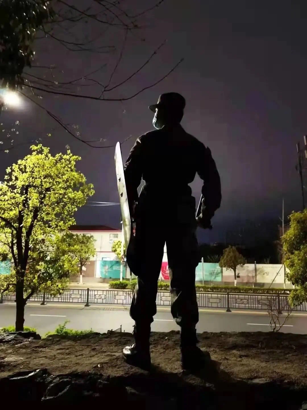 leyu乐鱼在线官网：以铁人铁军的铁血作风筑就疫情防控铜墙铁壁