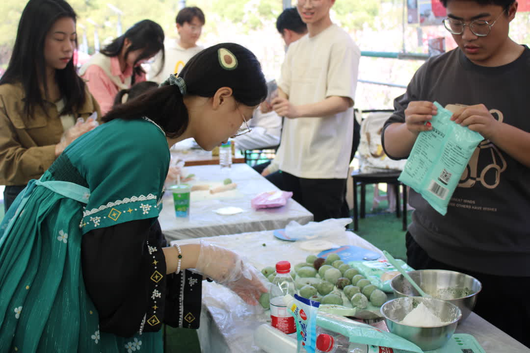 怀古惜今思奋进 leyu乐鱼在线官网开展清明节系列活动_fororder_图片42