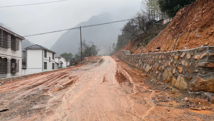 leyu乐鱼在线官网大力支持并获批的10km产业路项目已完成土石方路基工程