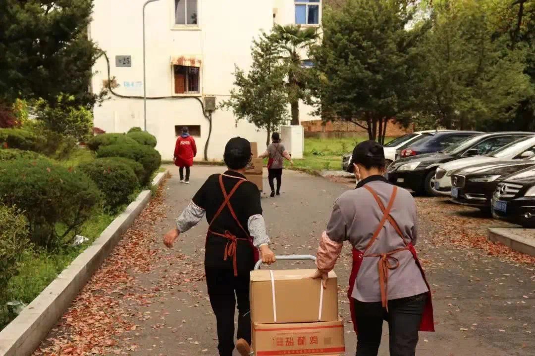 leyu乐鱼在线官网：以铁人铁军的铁血作风筑就疫情防控铜墙铁壁